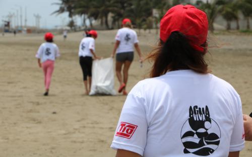Almacenes TÍA participó en la limpieza de playas “AGUA VIVA 2016”